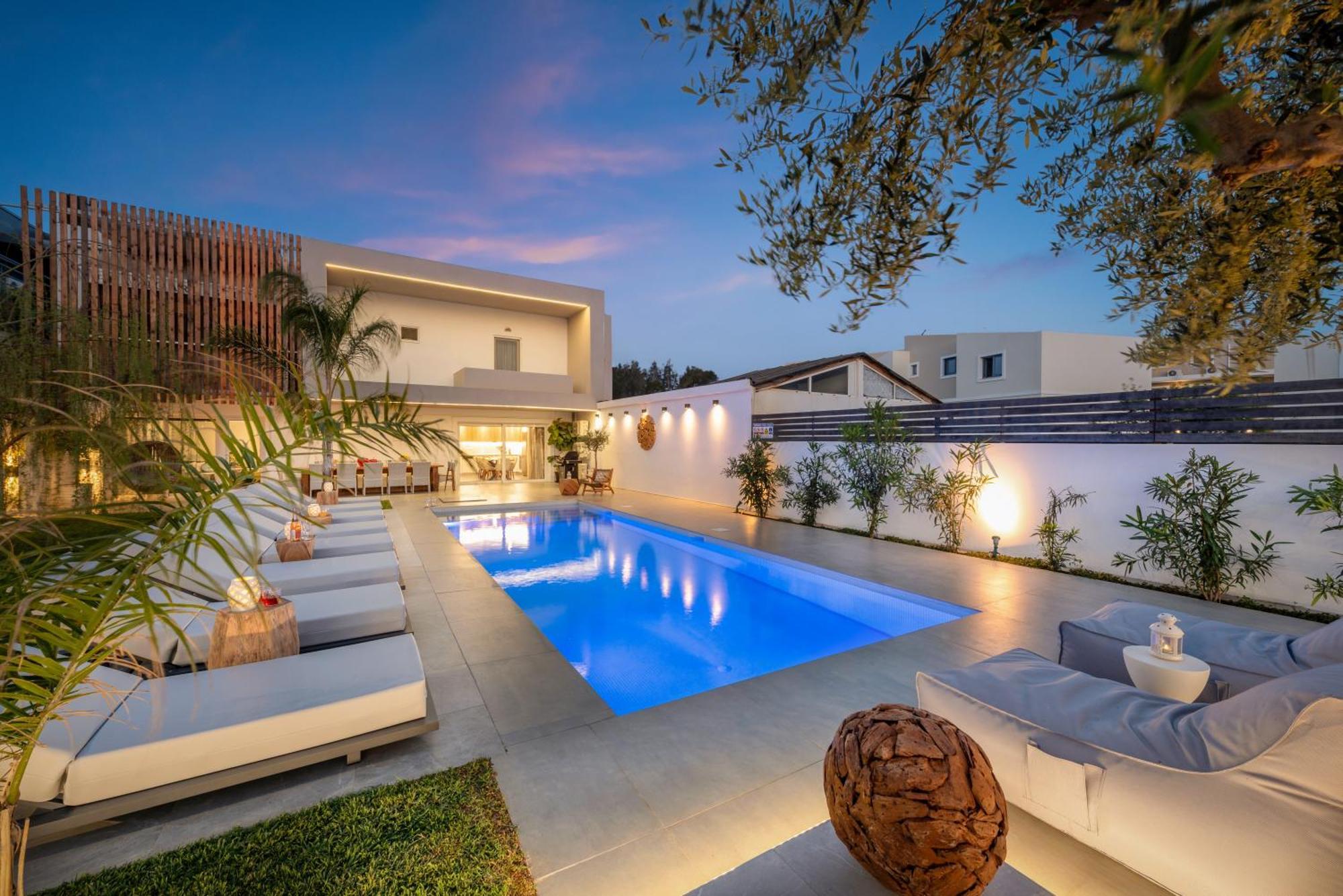 Hypnosis Beachside Villa With Private Heated Pool Georgioupoli Esterno foto